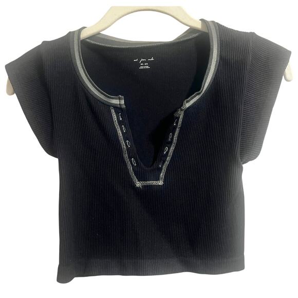 Urban Outfitters Out From Under Go For Gold Seamless Fitted Top Black sz. M/L - Picture 3 of 5